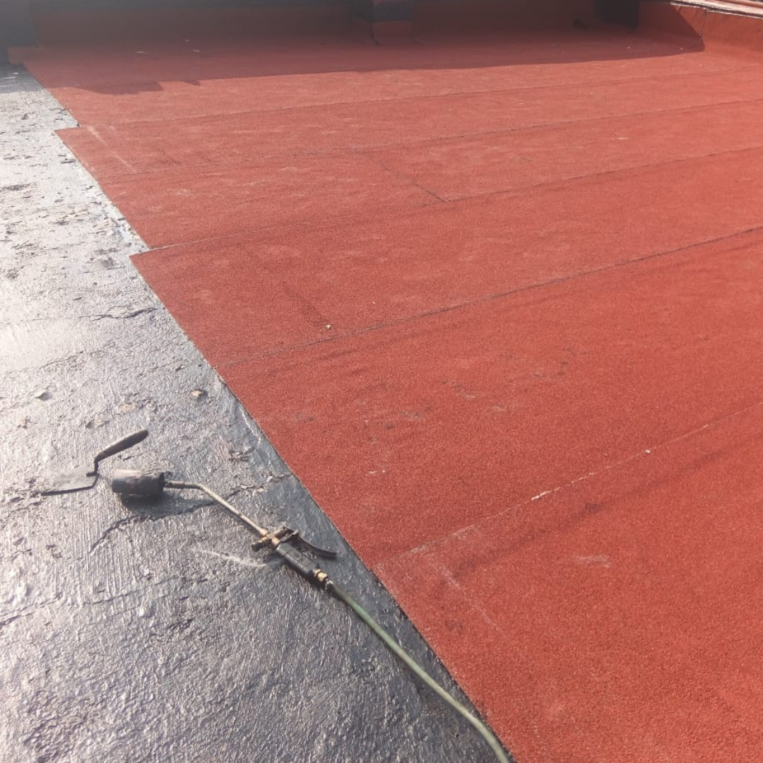Instalación de impermeabilizante prefabricado con soplete en azotea